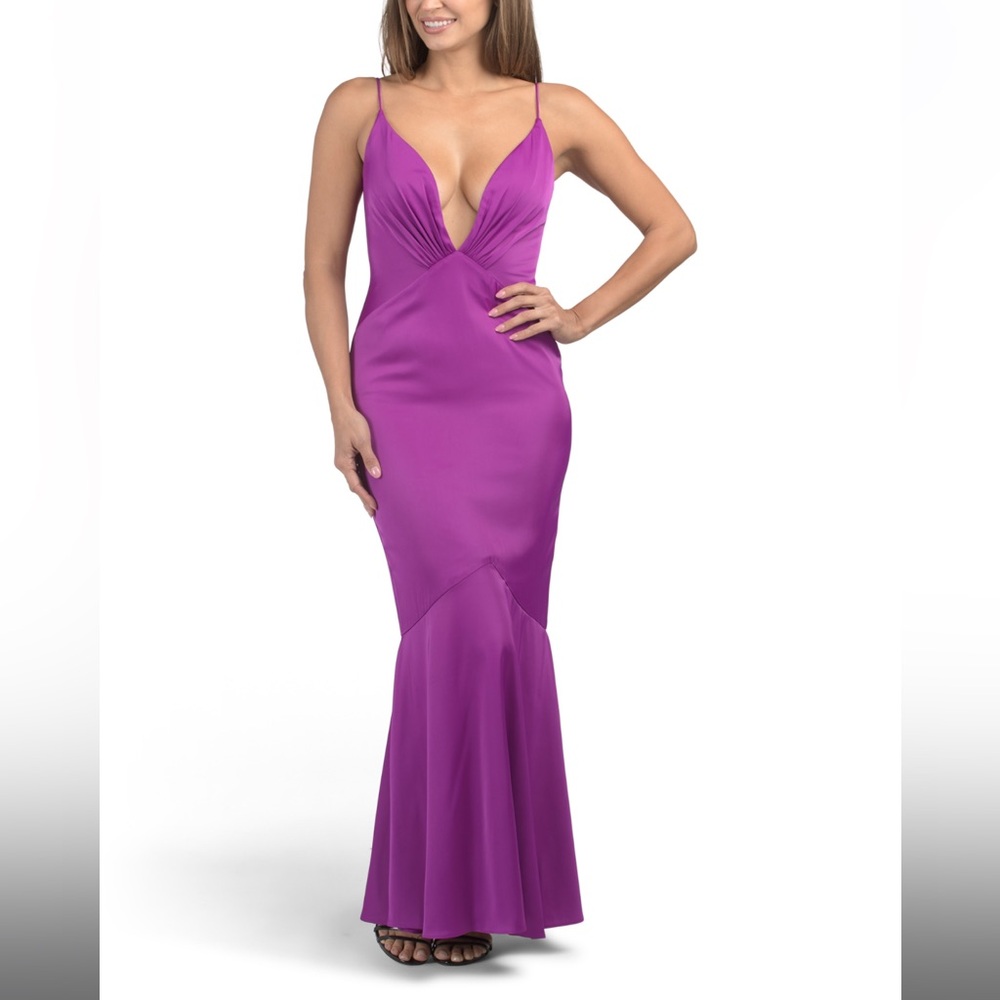 Liv Foster Purple Mermaid Gown – Plunge Neck, Sleek Silhouette 💜✨ *cross_listed*
